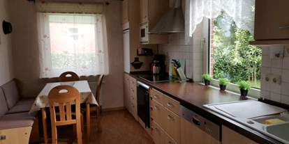 Monteurwohnung - Hund erlaubt - Schleswig-Holstein - Küche mit Esstisch - "Haus Inge"
