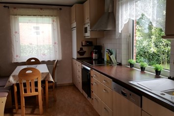 Monteurzimmer: Küche mit Esstisch - "Haus Inge"