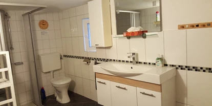 Monteurwohnung - Hund erlaubt - Schleswig-Holstein - Bad (1,90m Stehhöhe) - "Haus Inge"