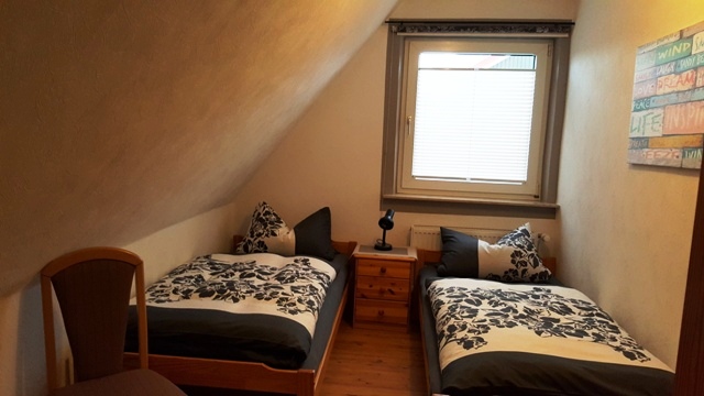 Monteurzimmer: Schlafzimmer 3 mit Sat-TV - "Haus Inge"