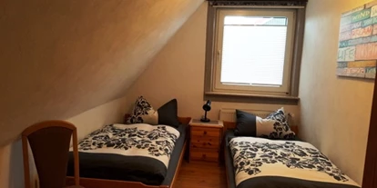 Monteurwohnung - Hund erlaubt - Schleswig-Holstein - Schlafzimmer 3 mit Sat-TV - "Haus Inge"
