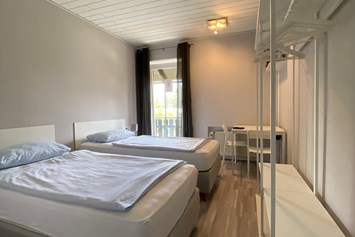 Monteurzimmer: Doppelzimmer renoviert mit eigenem Bad - ARAMA Monteurzimmer Rottenburg