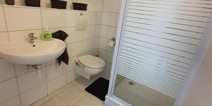 Monteurwohnung - Darmstadt - Apartment 1, Bad - J&P Brunetti Zimmervermietung Uferstr. 9 Trebur