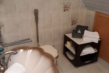 Monteurzimmer: Wohnung im 2.Stock Badezimmer mit WC und Dusche - Wachter Monteur- / Ferienwohnungen im Frankenwald