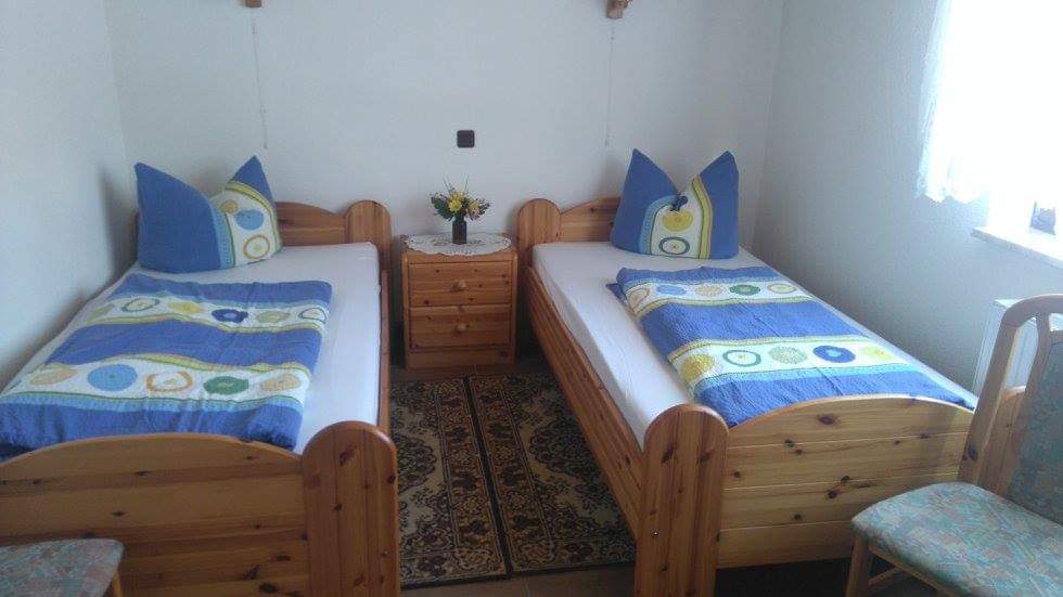 Monteurwohnung - Zimmertyp: Doppelzimmer - Thüringen - Schlafzimmer Erdgeschoss  - Ferienhaus_sonnenschein 