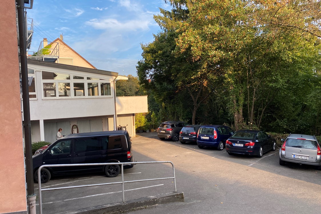 Monteurzimmer: Parkplatz - Hotel Bitzer