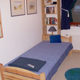 Monteurzimmer: Bett 1 in Zimmer 1. - Zimmer-für-Monteure