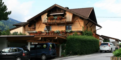 Monteurwohnung - PLZ 6020 (Österreich) - Super gemütliche Wohnung für Arbeiter,
im Raum Innsbruck(20min. Auto)
zum runterkommen vom stressigen Arbeitstag.
 Küche vorhanden, W-Lan, Parkplatz....
Hüttenruhe ab 22 Uhr
Schuhe im Haus nicht erlaubt
Die Wohnung ist sauber zu hinterlassen 
 - Anja Korponay