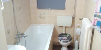 Monteurwohnung - Hund erlaubt - Schleswig-Holstein - Bad mit Badewanne. - E.T. Unterkünfte