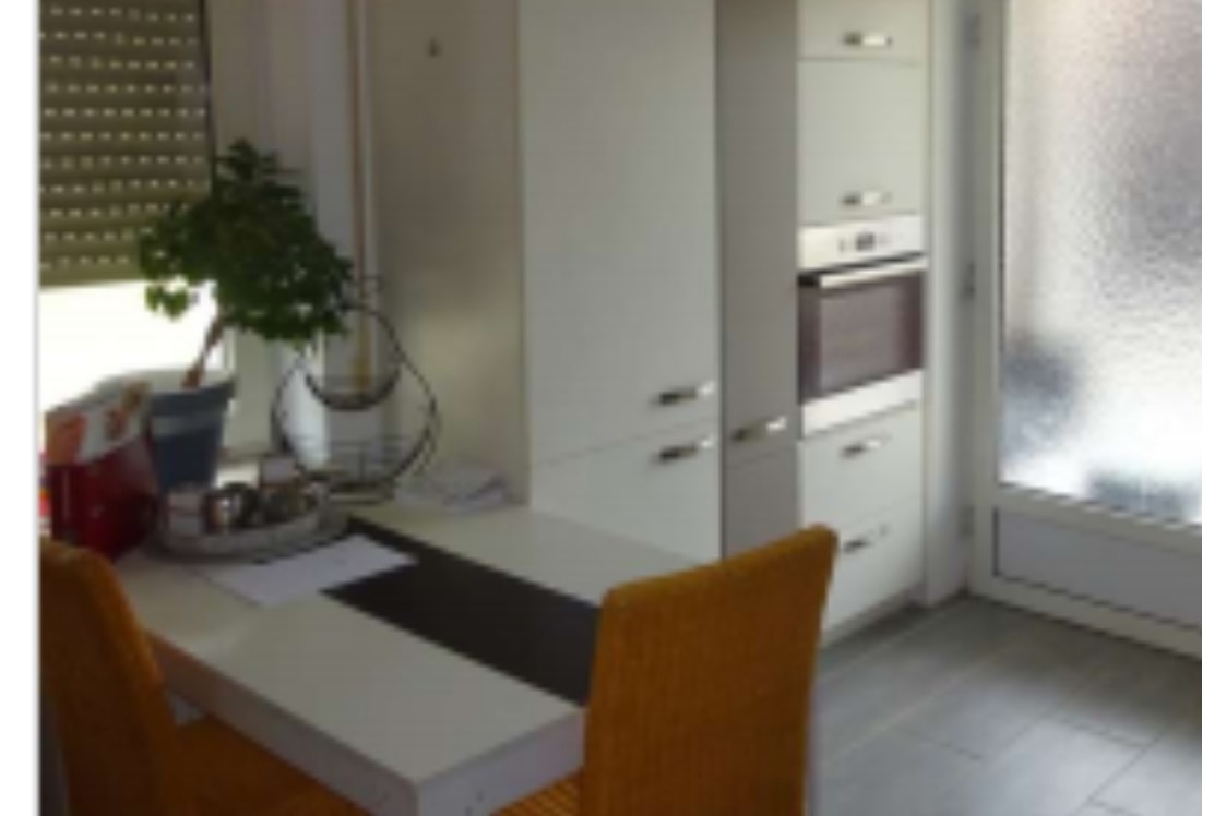 Monteurzimmer: Küche mit Esstisch - Zentrale Wohnung für 4 Pers. Nähe 84347 Pfarrkirchen (Ndb)
