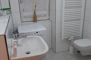 Monteurzimmer: Bad im Erdgeschoß - Lana's Haus