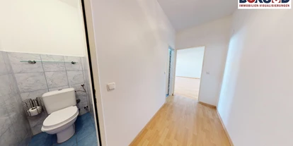 Monteurwohnung - Parkplatz: eigener Parkplatz vorhanden - Österreich - Gang und WC - Apartement auf Zeit