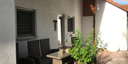 Monteurwohnung - TV - Oberlausitz - Terrasse, Sitzgarnitur, Holzkohlegrill, Vogelgezwitscher - birkenweg-7