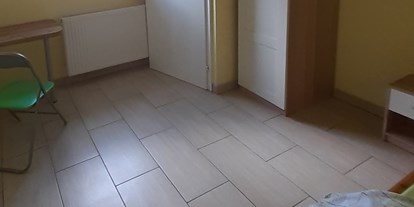Monteurwohnung - Badezimmer: Gemeinschaftsbad - Bodenwöhr - Private Zimmer  Agnes