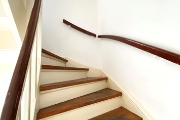 Monteurzimmer: Ansicht Treppenhaus - Ideal für Monteure und beruflich Reisende