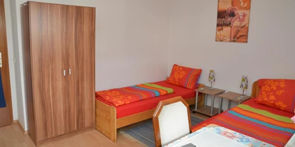Monteurwohnung - Kronau Walldorf Bretten Kraichtal - Doppelzimmer bzw. Mehrbettzimmer der Monteurwohnung - Zimmervermietung Reilingen