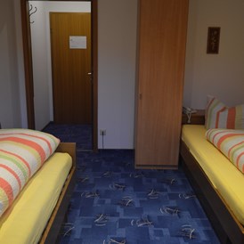 Monteurzimmer: Doppelzimmer Betten getrennt - Haus Adler Post