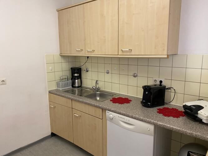 Monteurwohnung - WLAN - Wiesbaden - Voll ausgestattete Küche der Monteurunterkunft Kelkheim - Monteurzimmer Clinton
