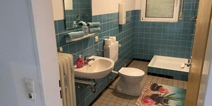 Monteurwohnung - Badezimmer: Gemeinschaftsbad - Wiesbaden - Badezimmer - Monteurzimmer Clinton