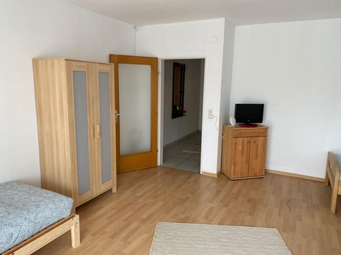 Monteurzimmer: Monteurwohnung mit TV und WLAN - Monteurzimmer Clinton