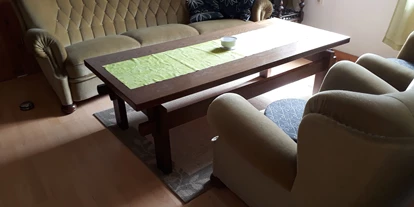 Monteurwohnung - Bettwäsche: Bettwäsche gegen Gebühr - Deutschland - Sofaecke im Wohnzimmer - Wohnung voll ausgestattet im Gutshaus Alt Krassow