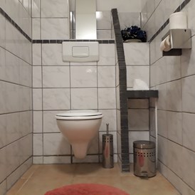 Monteurzimmer: Gäste WC - Wohnung voll ausgestattet im Gutshaus Alt Krassow