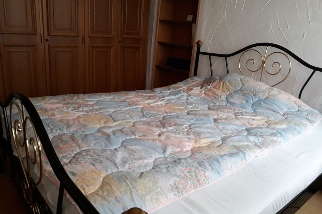 Monteurzimmer: Schlafzimmer 1 - Wohnung voll ausgestattet im Gutshaus Alt Krassow