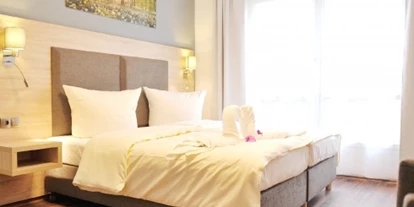 Monteurwohnung - Bettwäsche: Bettwäsche gegen Gebühr - Deutschland - Diverse Zimmer in Cityhotel in Berlin-Mitte. Am Potsdamer Platz/Mall of Berlin.
ÖPNV:
U2 Mohrenstraße
U+S-BHF Potsdamer Platz
U+S-BH Brandenburger Tor
Bus 200
Zimmer mit Einzelbetten o. Doppelbett buchbar
Z.B.
1 Zimmer, 1 Einzelbett, Dusche/WC: 40€/Nacht
 1 Zimmer, 2 Einzel-Betten, Dusche/WC: 50€/Nacht
2 Zimmer, 3 Betten, Dusche/WC: 70€/Nacht
Suite-2 Zimmer, Doppelbett oder 2 Einzelbetten, 1 Schlafcouch 3 Personen: 80€/Nacht
 - Viet Dung Dang