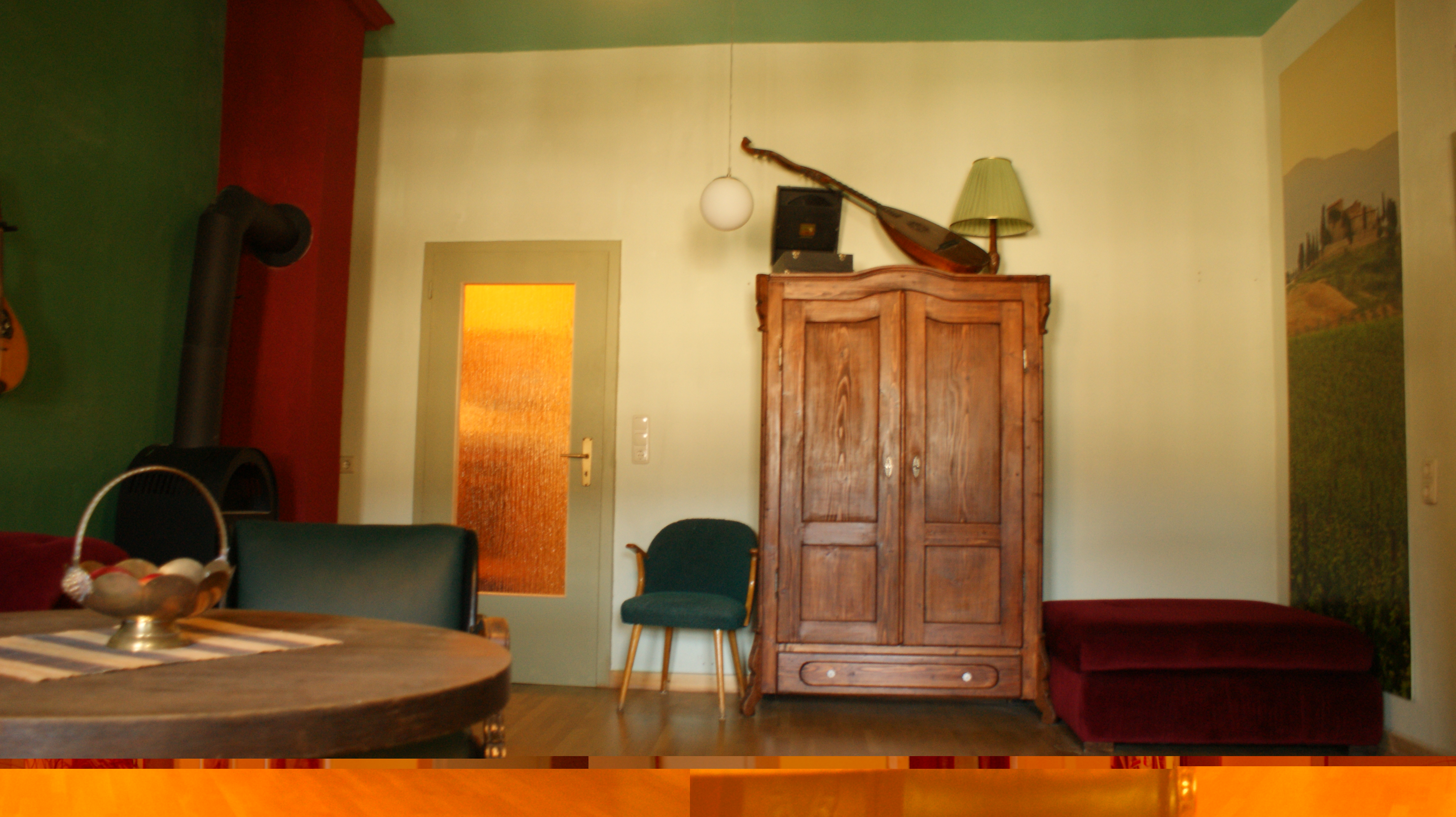 Monteurwohnung - Zimmertyp: Doppelzimmer - Sachsen - Schlafzimmer mit Sofa Dach und TV - Marienberg Stadt