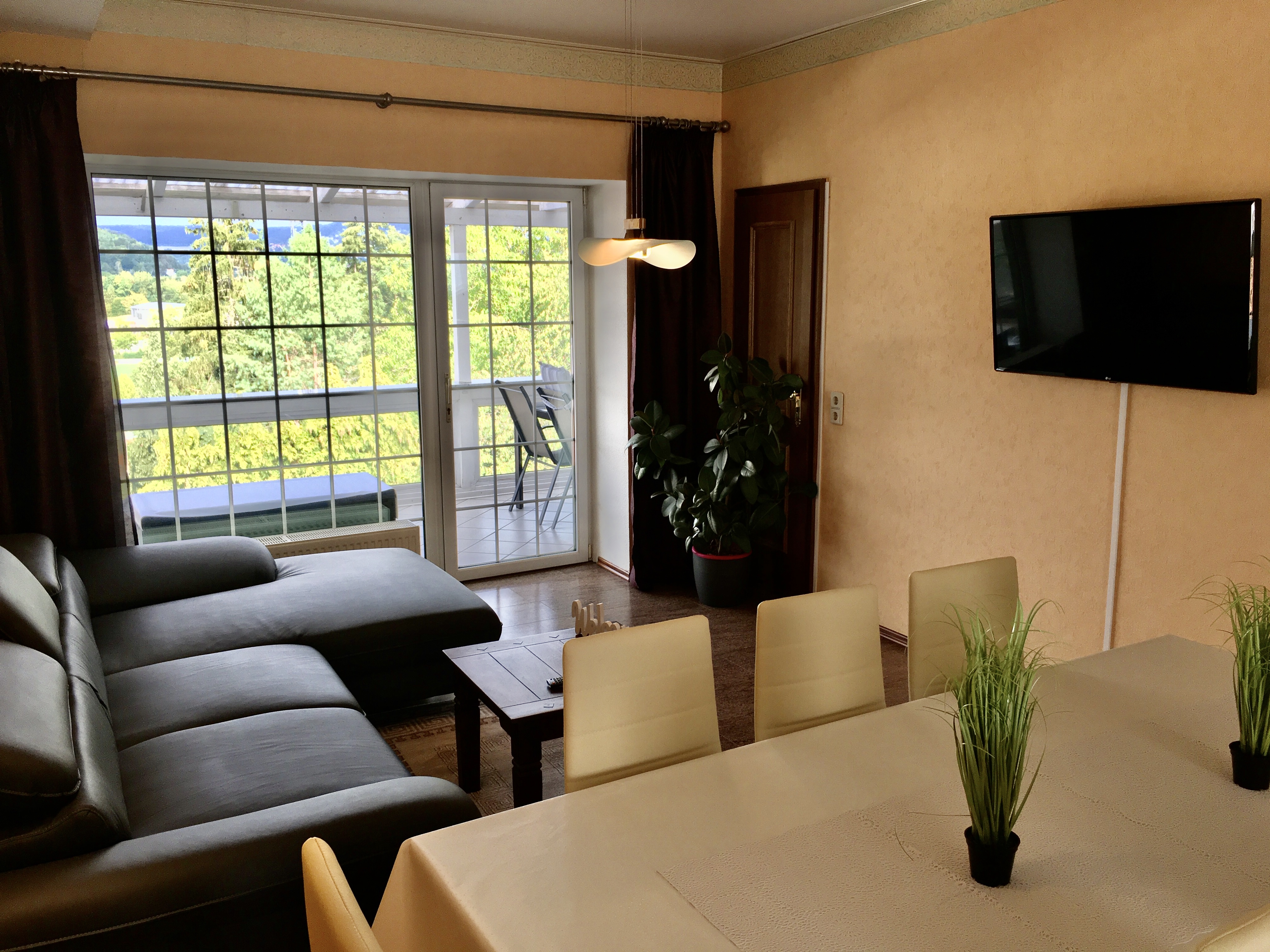 Monteurzimmer: Wohnzimmer - Palminas Ferienwohnungen