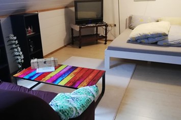 Monteurzimmer: GästeZimmer im DG - Parkplatz + Wlan ohne Küche