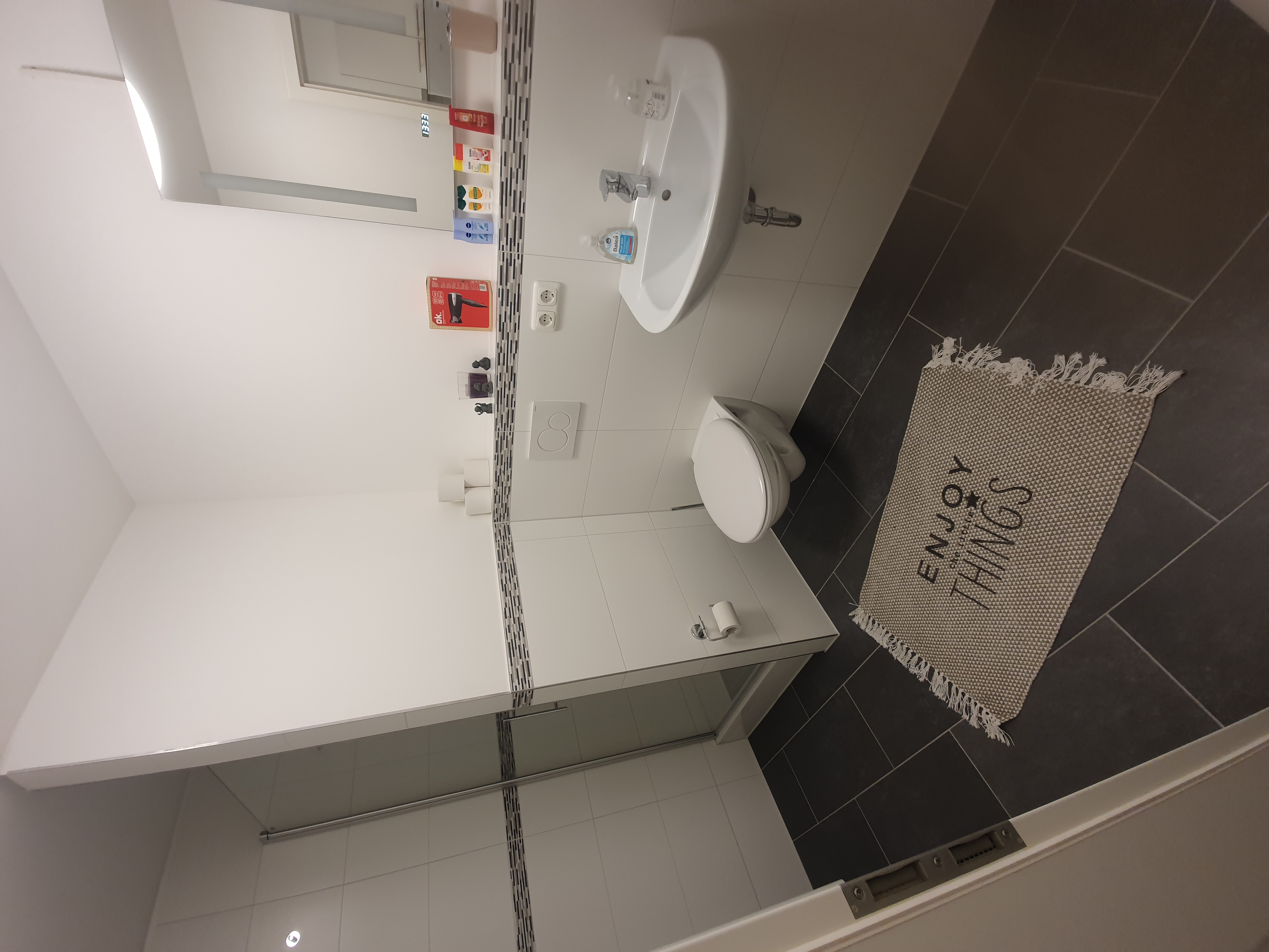 Monteurwohnung - WLAN - Wiesbaden - Duschbad. - J&P Brunetti Zimmervermietung Rüsselsheim