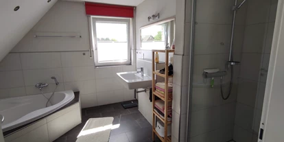Monteurwohnung - Badezimmer: eigenes Bad - Münsterland - Bad - Ferienhaus Kalkar Nähe Kleve Bedburg-Hau Rees Emmerich Goch