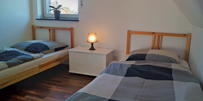Monteurwohnung - Badezimmer: eigenes Bad - Münsterland - Schlafzimmer 3 mit 2 Einzelbetten - Ferienhaus Kalkar Nähe Kleve Bedburg-Hau Rees Emmerich Goch