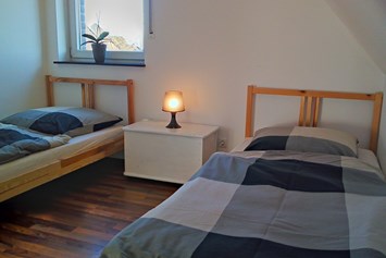 Monteurzimmer: Schlafzimmer 3 mit 2 Einzelbetten - Ferienhaus Kalkar Nähe Kleve Bedburg-Hau Rees Emmerich Goch