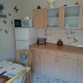 Monteurzimmer: Küche mit Esstisch - Ferienwohnung Pulst