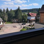 Monteurzimmer - Blick vom sonnigen Süd Ost ausgerichteten Balkon  - Hirschen Schönwald App. 240