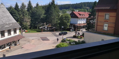 Monteurwohnung - Bettwäsche: Bettwäsche gegen Gebühr - Deutschland - Blick vom sonnigen Süd Ost ausgerichteten Balkon  - Hirschen Schönwald App. 240