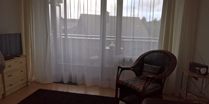 Monteurwohnung - Bettwäsche: Bettwäsche gegen Gebühr - Deutschland - Blick vom wohn- und Schlafzimmer auf den Balkon - Hirschen Schönwald App. 240