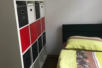 Monteurzimmer: Apartment Falco Zimmer mit 4 Einzelbetten - Luxus Apartment Senator-Flats Falco