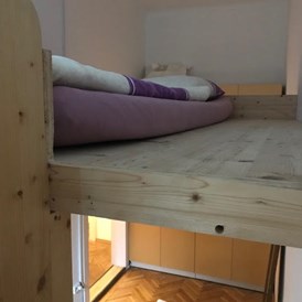Monteurzimmer: Apartment Falco Zimmer mit 2 Einzelbetten ( ein Hochbett ) - Luxus Apartment Senator-Flats Falco