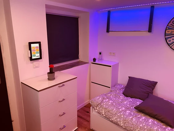 Monteurzimmer: Kommode mit 4 Schubladen und Schuhschrank  - Sweet Lounge