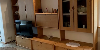 Monteurwohnung - PLZ 83301 (Deutschland) - Wohnbereich, Fernseher - Ferienwohnung Am Spenderberg