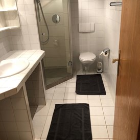 Monteurzimmer: Badezimmer - Ferienwohnung Am Spenderberg