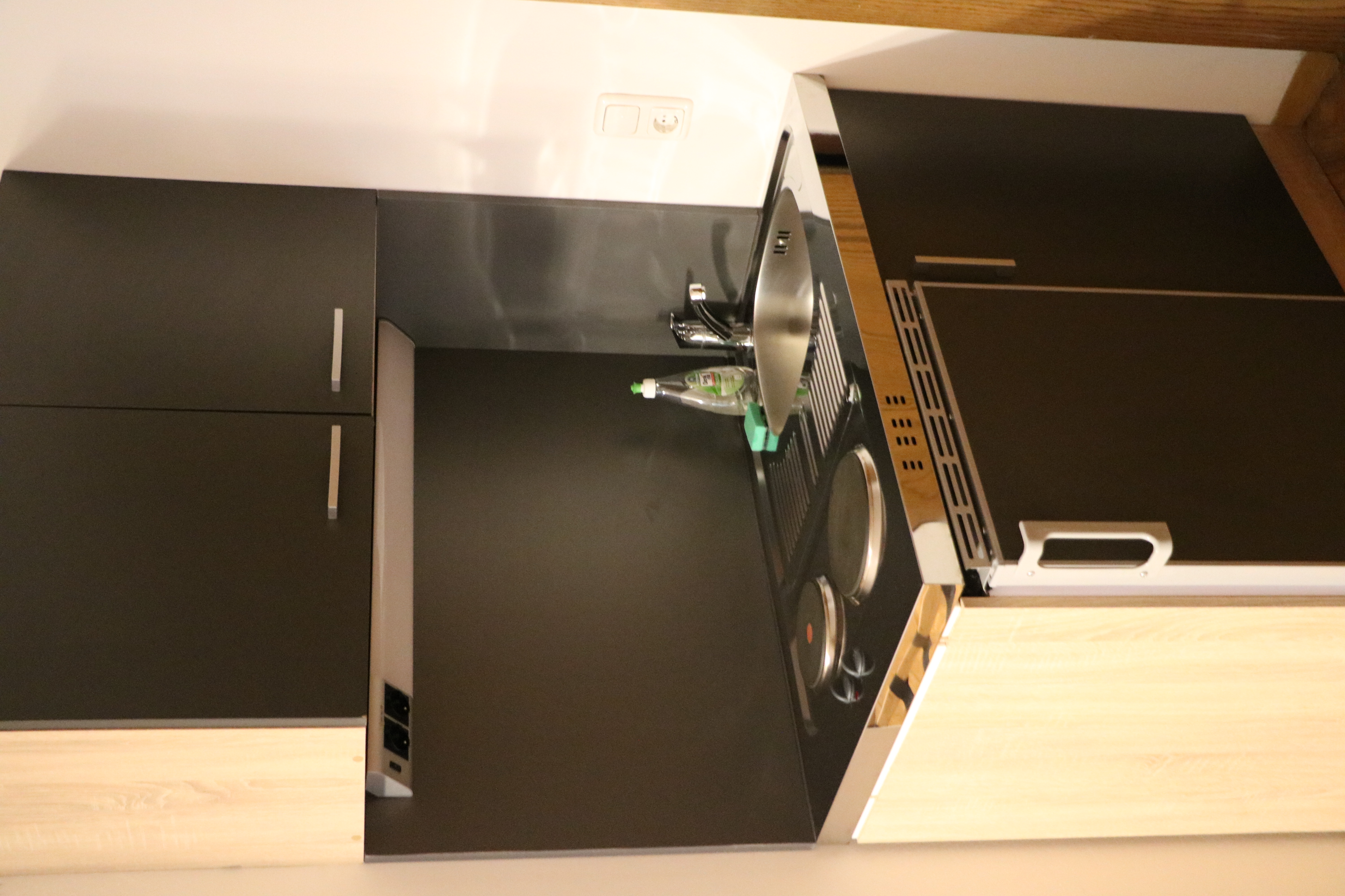 Monteurwohnung - Küche: eigene Küche - Sbg. Salzkammergut - Küchenzeile - Gasthof Gruber Zimmer 1