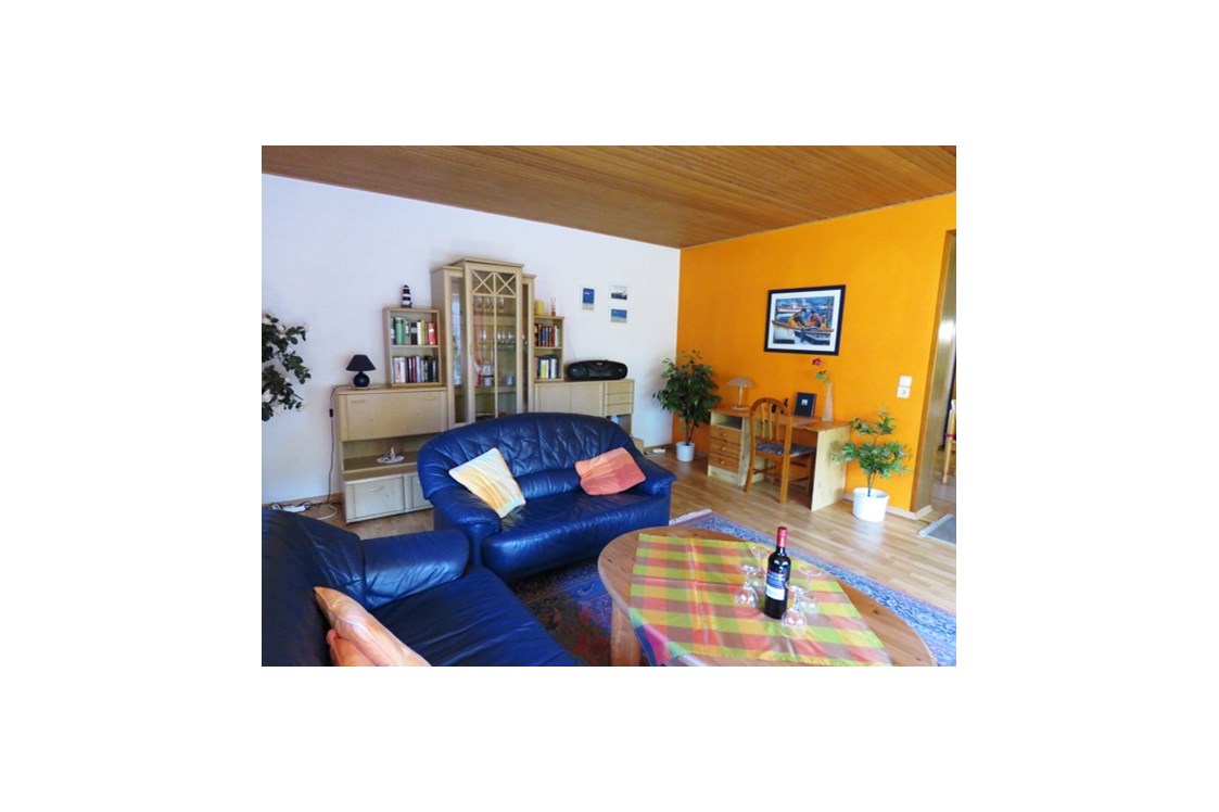 Monteurzimmer: Großes Wohnzimmer - Ferienwohnung Kutscherhuus für Monteure