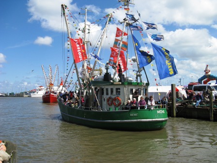 Monteurzimmer: Umgebung : Hafen in Neuharlingersiel - Ferienwohnung Kutscherhuus für Monteure