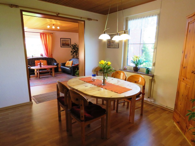 Monteurwohnung - Ostfriesland - Separates Esszimmer - Ferienwohnung Kutscherhuus für Monteure