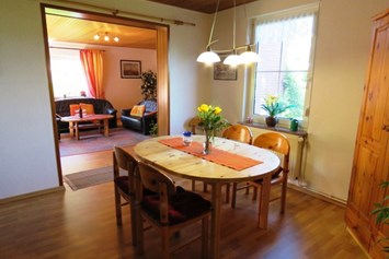 Monteurzimmer: Separates Esszimmer - Ferienwohnung Kutscherhuus für Monteure