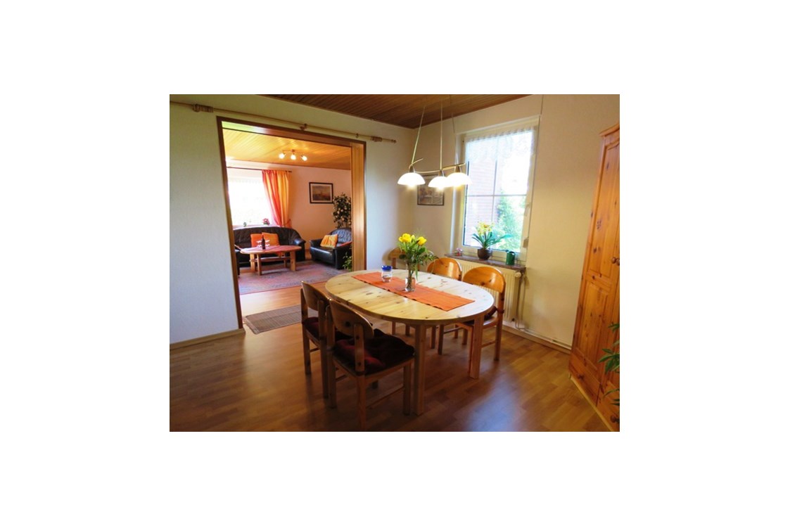 Monteurzimmer: Separates Esszimmer - Ferienwohnung Kutscherhuus für Monteure